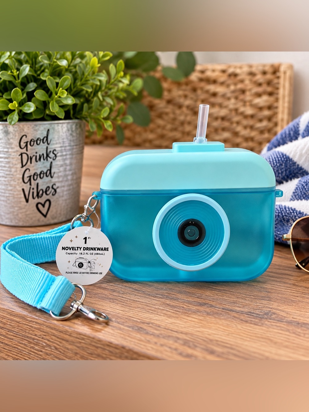 📸 Turquoise Camera-Shaped Novelty Drinkware 💙